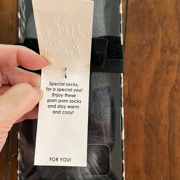 Nicole Miller Gray pom pom socks (sz 9-11) - Picture 5 of 9